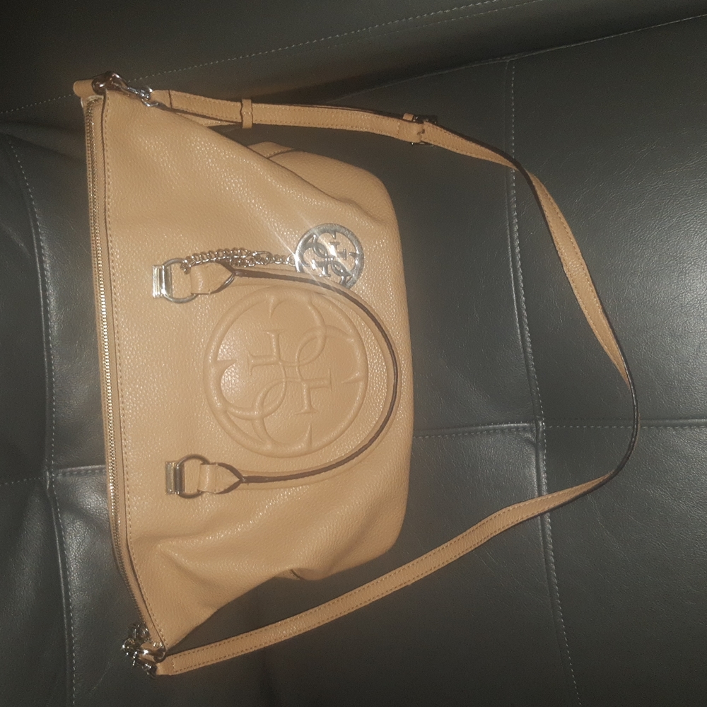 Original GUESS handbag for women in beige.